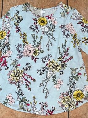Light Blue Tunic Top with Floral Print Size XL NWOT
